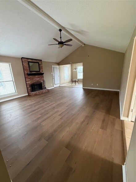 Foto del edificio - 614 Circle Creek Dr