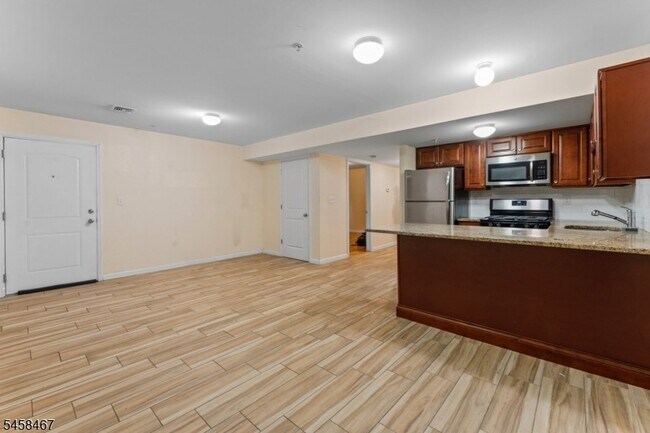 Building Photo - 453-455-455 Washington St