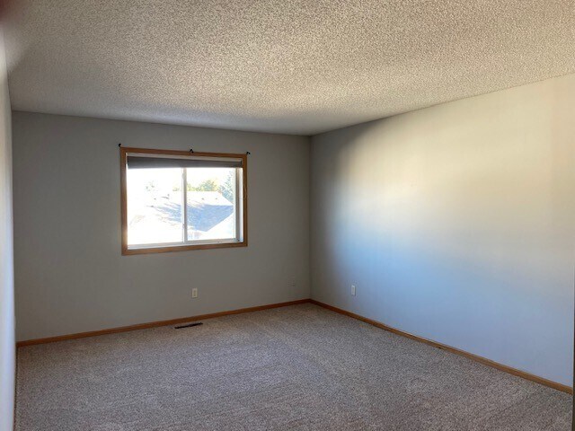 Building Photo - 689 Kingfisher Ln
