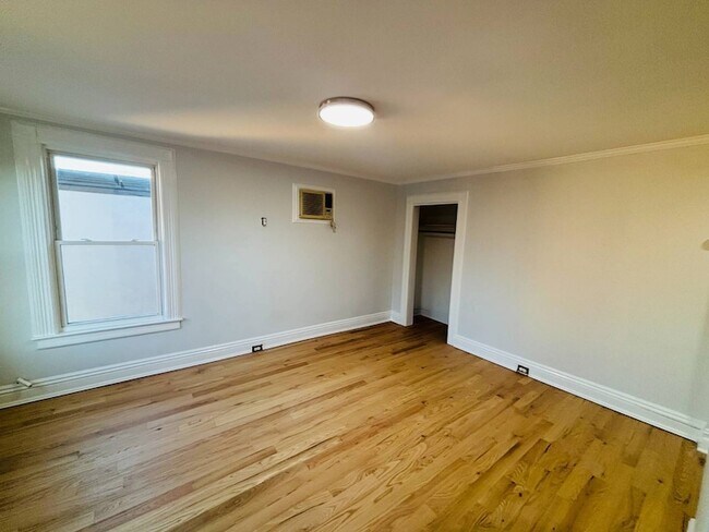 Foto del edificio - 45 Glen Head Rd