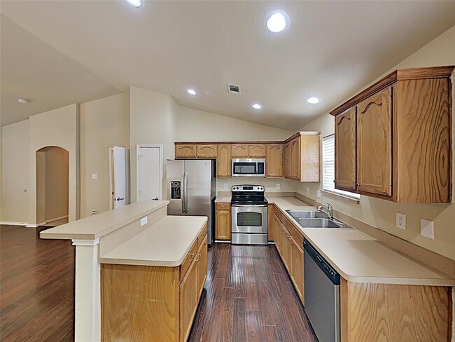 Building Photo - 1145 Boxwood Dr