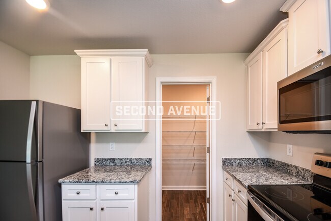 Foto del edificio - 823 Red Berry Ln