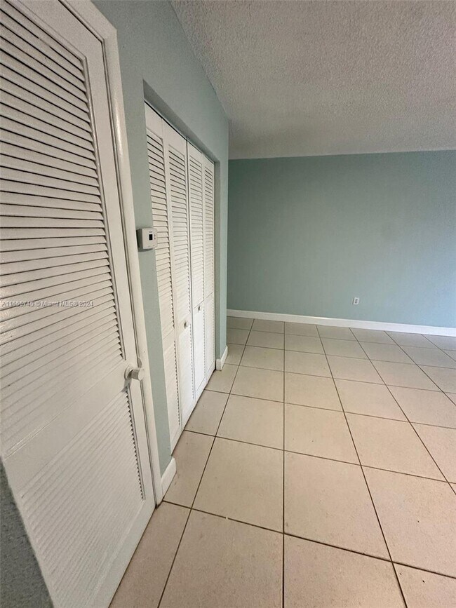 Foto del edificio - 17530 NW 68th Ave