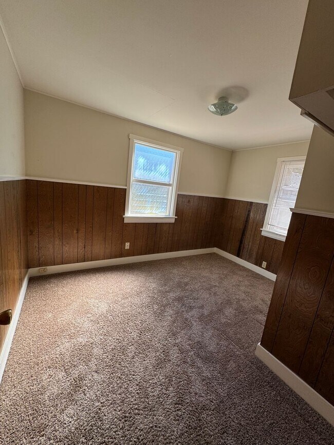 Foto del edificio - 3 Bedroom home SE Roseburg home