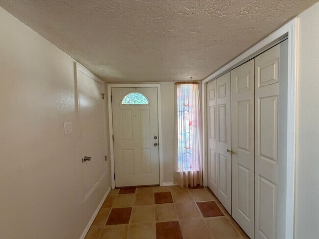 Foto del edificio - 5812 Brahma Dr NW
