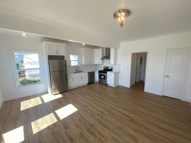 Building Photo - 559 Normandie Ave
