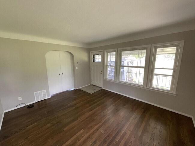 Building Photo - 9584 Ridge Road #01