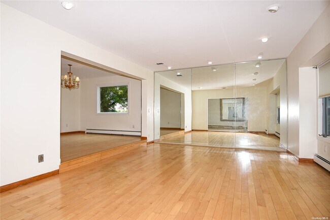 Building Photo - 2 Turnberry Ln