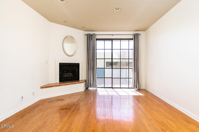 Foto del edificio - 221 S Oak Knoll Ave