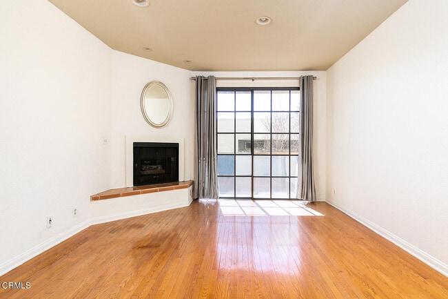 Building Photo - 221 S Oak Knoll Ave