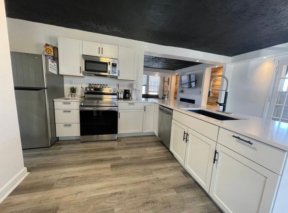 Spacious Two Bedroom Home in Benson! - Spacious Two Bedroom Home in Benson!