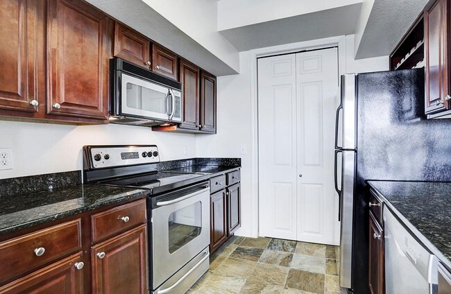 Kitchen - 7575 Kirby Dr