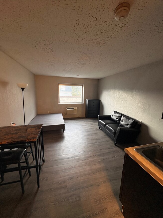 Building Photo - 65 Front St