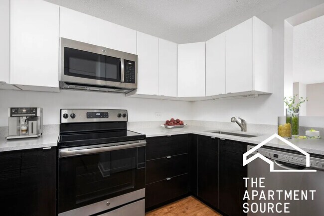 Photo - 100 W Chestnut St Apartment