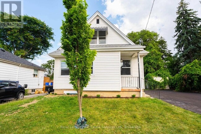 Photo du bâtiment - 235 E 21st St