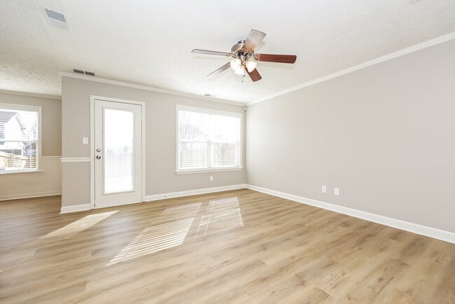 Foto del edificio - 1613 Beaconcrest Cir