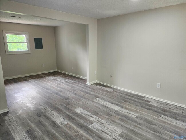Foto del edificio - 3802 Melody Rd NE