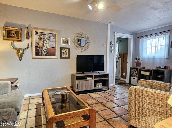 Foto del edificio - 25 Sowles Ave