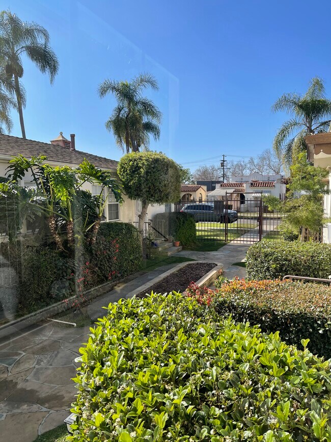 Foto del edificio - 3508 S Victoria Ave