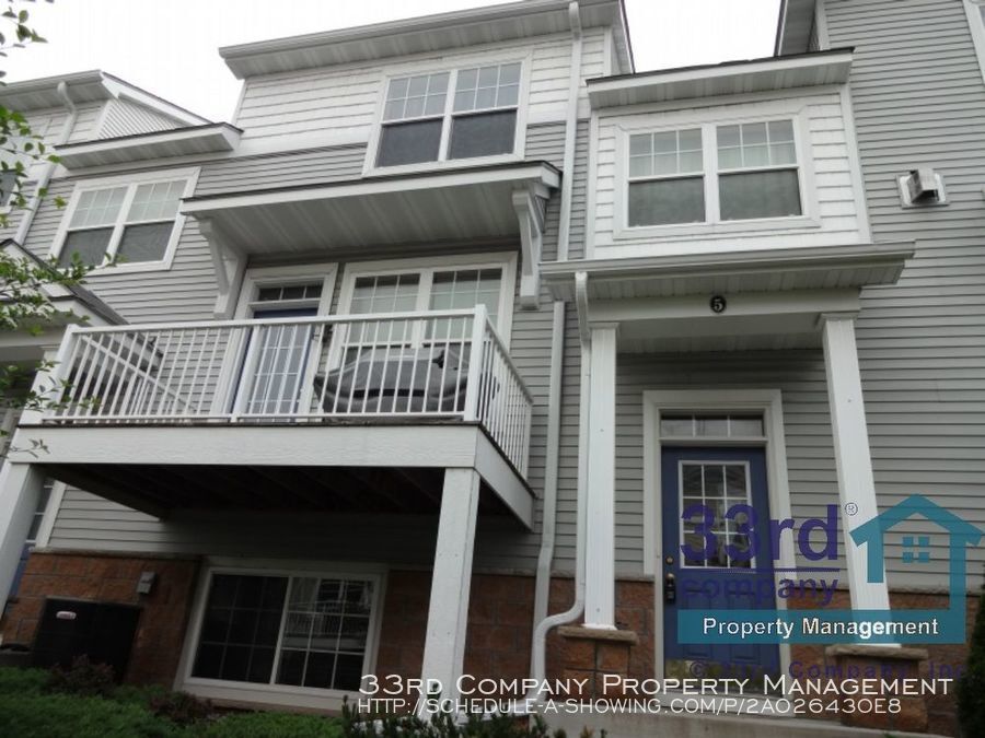 Foto principal - Modern Townhome in Maplewood