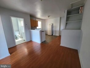 Building Photo - 510 W Girard Ave