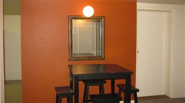 Building Photo - 4 br, 1.5 bath Apartment - 910 S State St 2