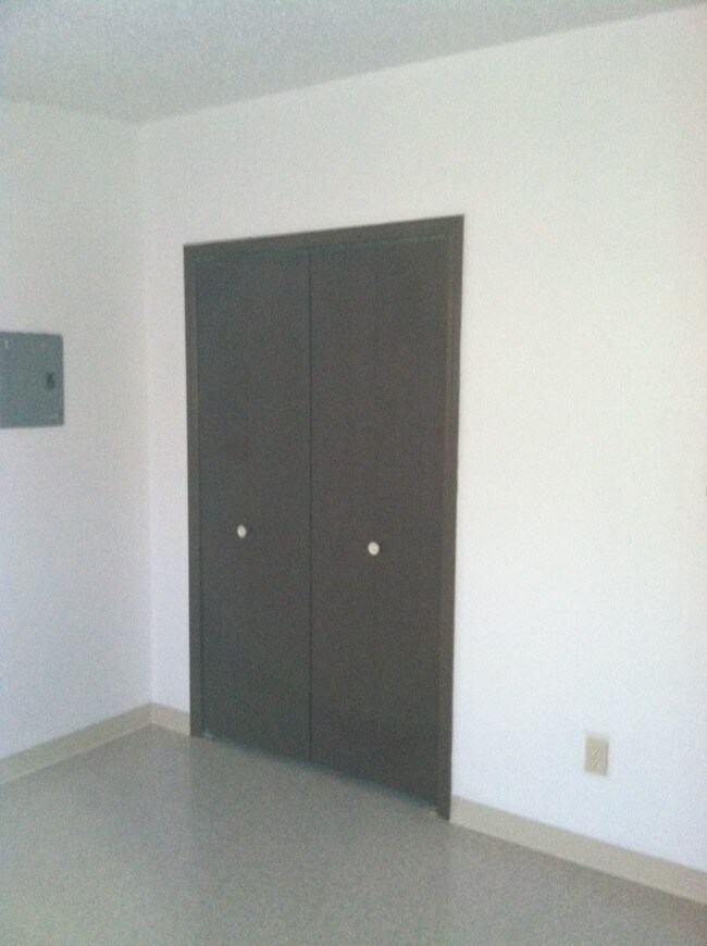 Interior Photo - 819 Parkview Dr