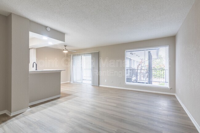 Foto del edificio - 2204 Ridgmar Plaza