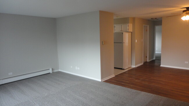 Building Photo - 705 W 65th St