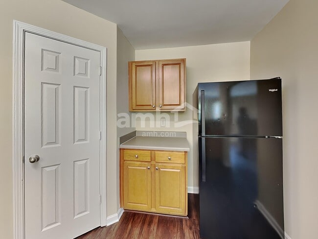 Building Photo - 2920 Mayfair Dr