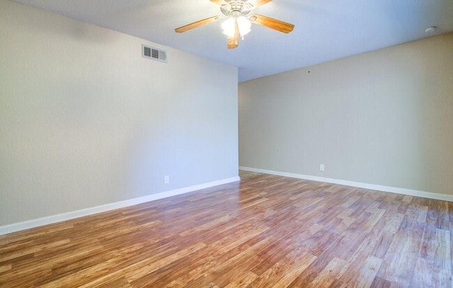 Building Photo - 2600 Penny Ln