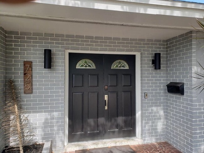 Photo - 725 Patricia Ave House