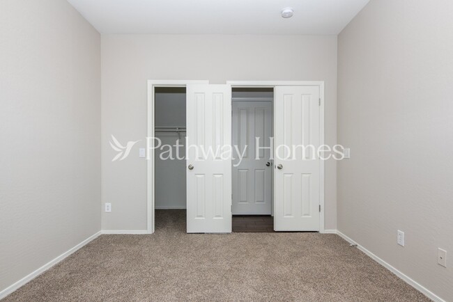 Foto del edificio - 10233 W Florence Ave