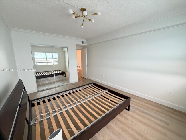 Foto del edificio - 400 Kings Point Dr