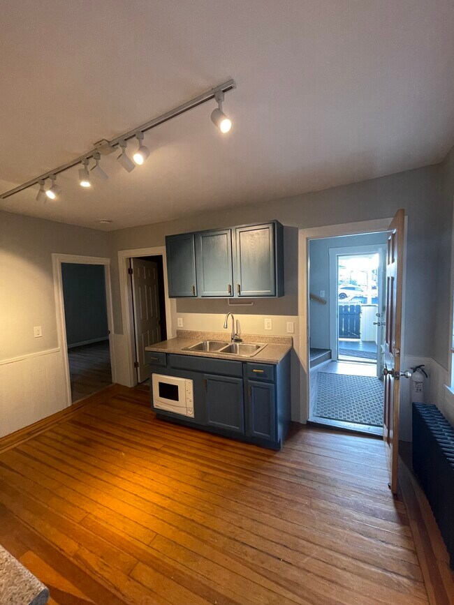 Foto del edificio - 884 River Ave