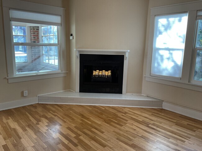 Living Room - 3069 Broadway St