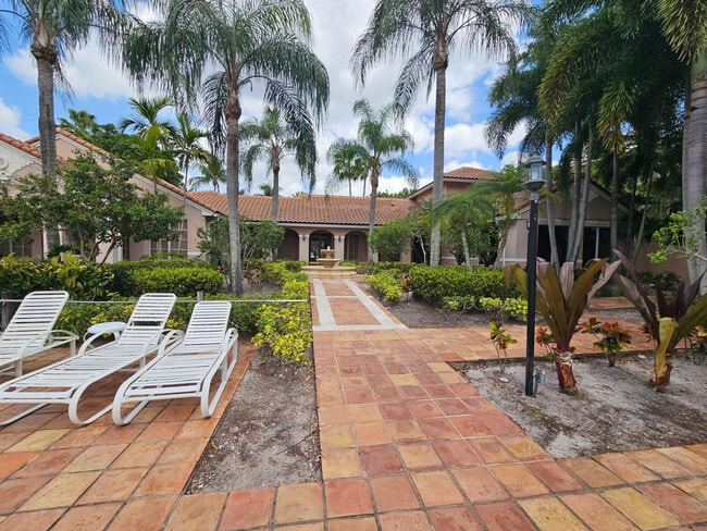 Foto del edificio - 12136 St.Andrews Pl