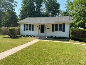 Building Photo - 202 Oakwood Rd