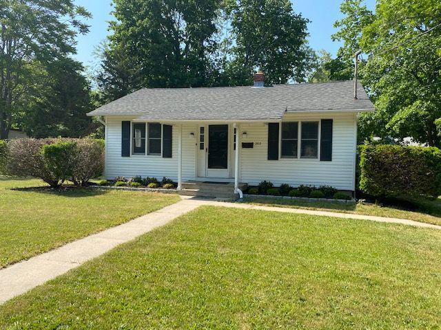 Primary Photo - 202 Oakwood Rd
