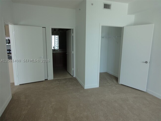 Foto del edificio - 79 SW 12th St