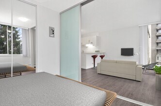 Building Photo - 1465 W 12th Ave