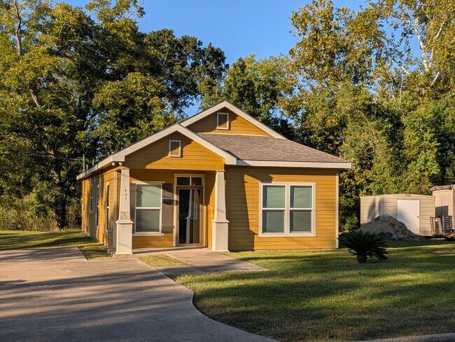 Foto del edificio - 405 E Simmons Ave