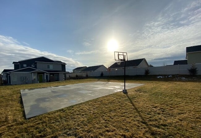 Building Photo - Sunbeam Townhomes