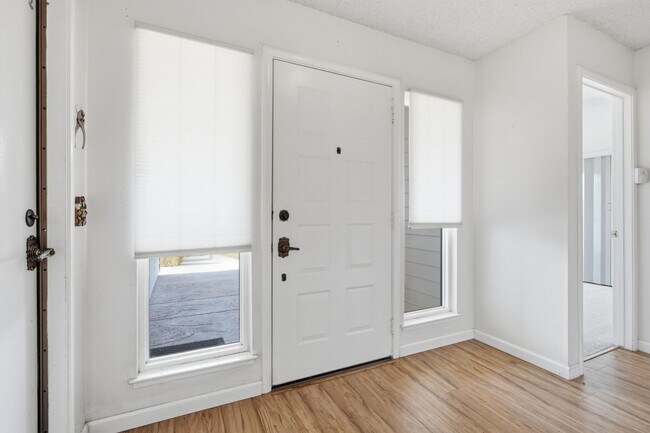 Foto del edificio - 7113 Mountainside Dr