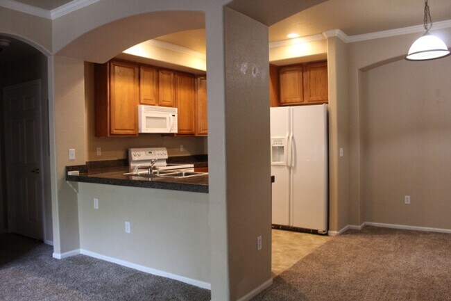 Foto del edificio - Cozy, Open, Quiet and Clean 1 BD/1 BA!