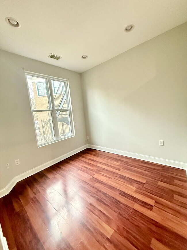 Foto del edificio - 543 Florida Ave NW