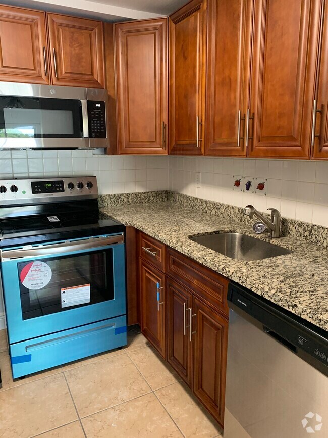 Tunison Palms Apartments for Rent with Hardwood Floors Boca Raton, FL