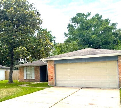 Building Photo - Family friendly, friendly, neighbors, open...