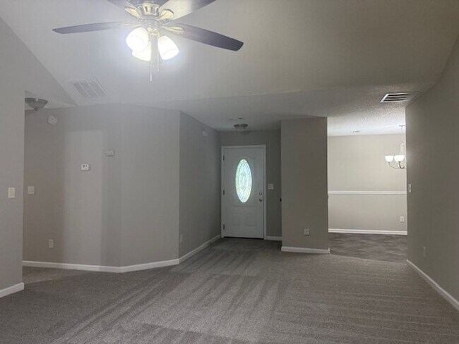 Foto del edificio - Charming 3BR / 2 Bath Ranch in Hampton!