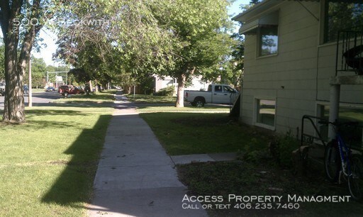 Building Photo - 2 Bed 1 Bath Pet Friendly Unit! Free Rent!!!